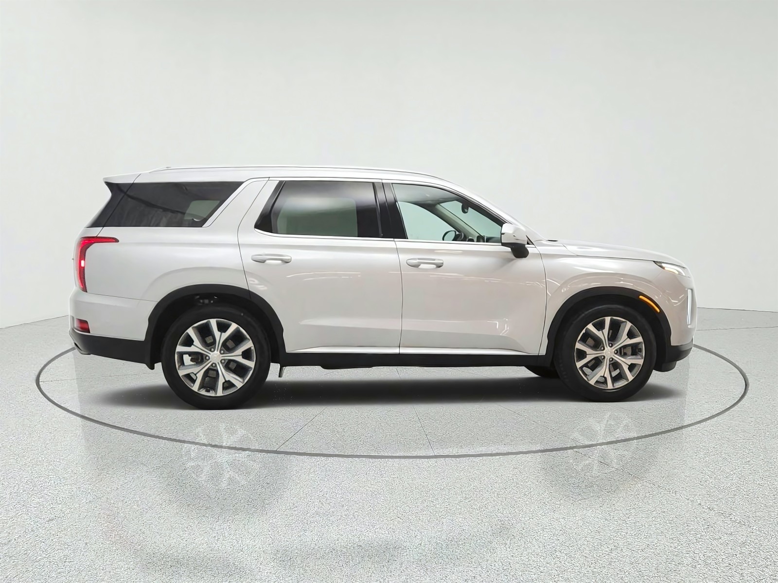 Used 2022 Typhoon Silver Hyundai SEL AWD image 4