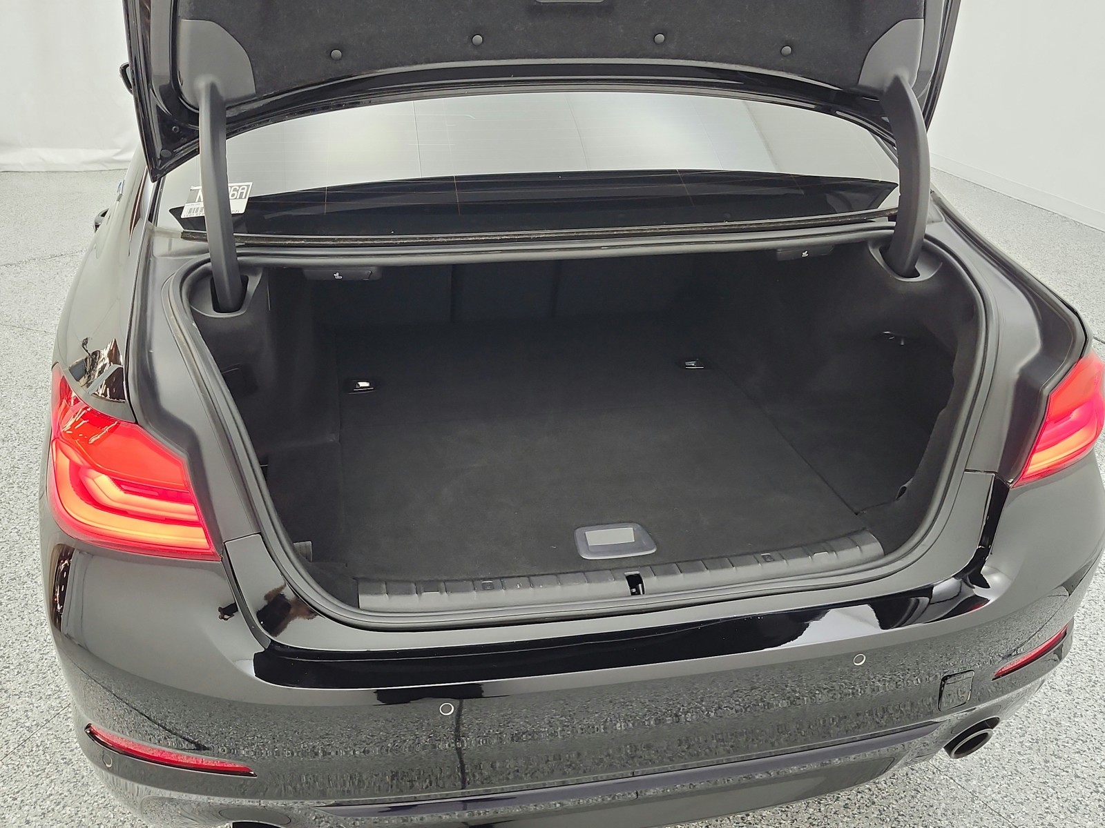 Used 2018 Jet Black BMW 530e iPerformance Plug-In Hybrid image 22