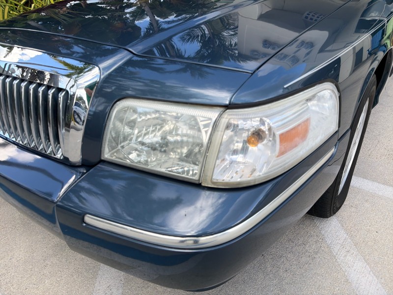 2007 Mercury Grand Marquis LS LOW MILES 52,599 1 OWNER in ,