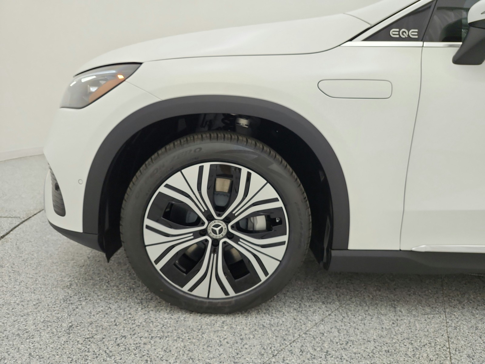 New 2027 Polar White Mercedes-Benz EQE 320+ SUV image 12
