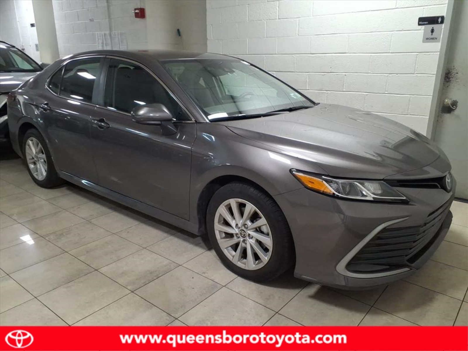 2023 Toyota Camry LE's photo