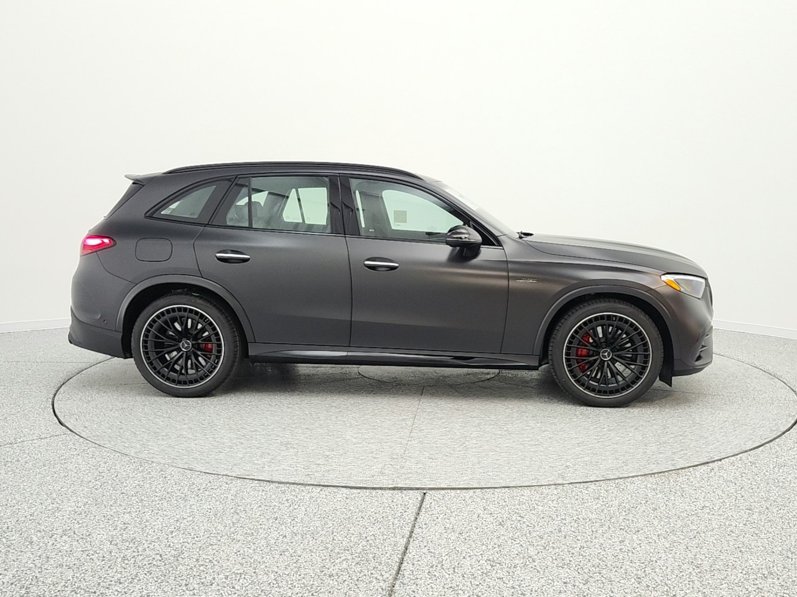 New 2026 MANUFAKTUR Graphite Grey Magno Mercedes-Benz AMG® GLC 43 image 4