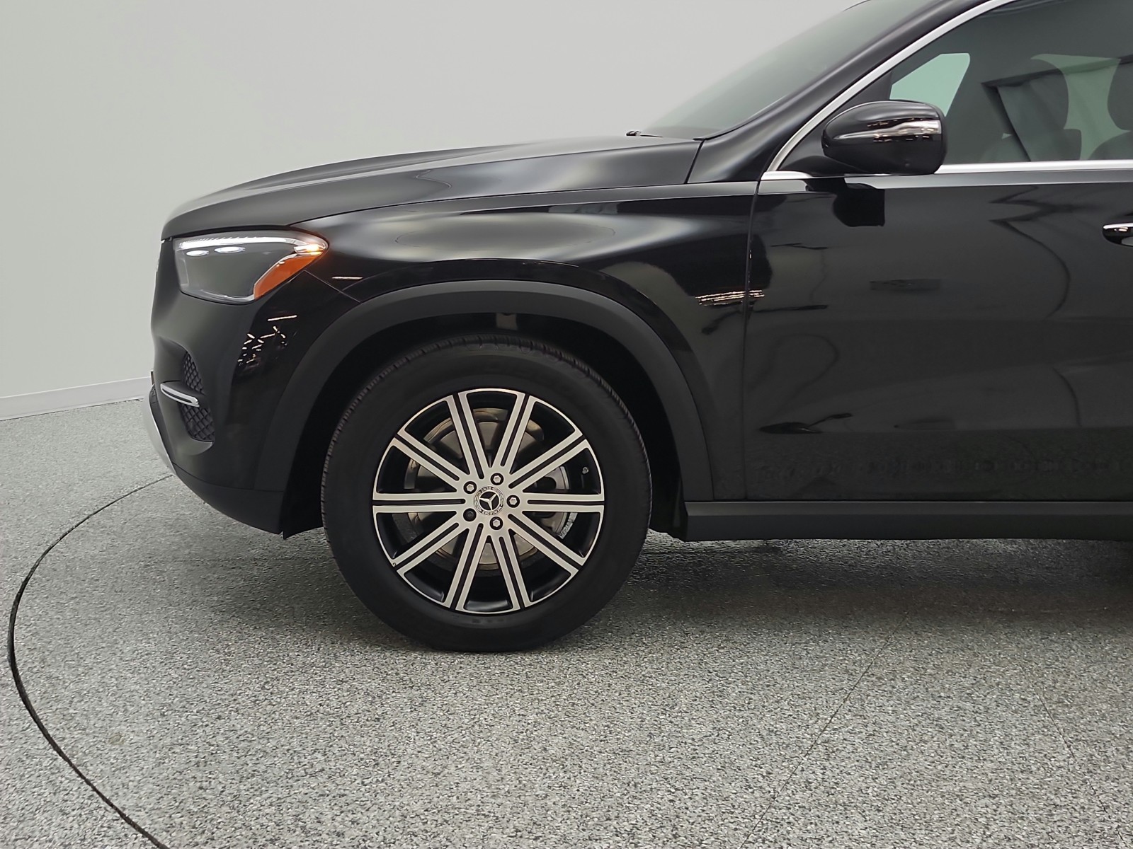 Certified Used 2026 Obsidian Black Metallic Mercedes-Benz GLE 350 4MATIC® SUV image 25
