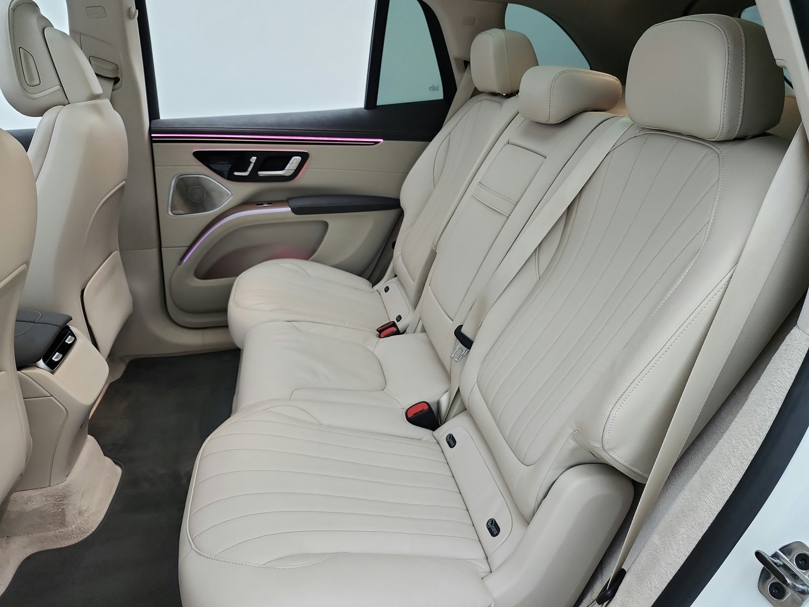 Certified Used 2023 MANUFAKTUR Diamond White Mercedes-Benz EQS 450+ SUV image 22