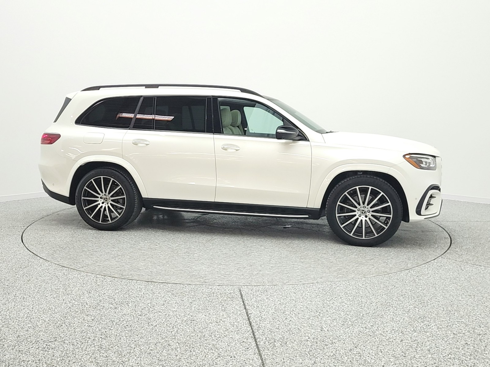 Used 2024 MANUFAKTUR Diamond White Metallic Mercedes-Benz GLS 450 4MATIC® SUV image 4