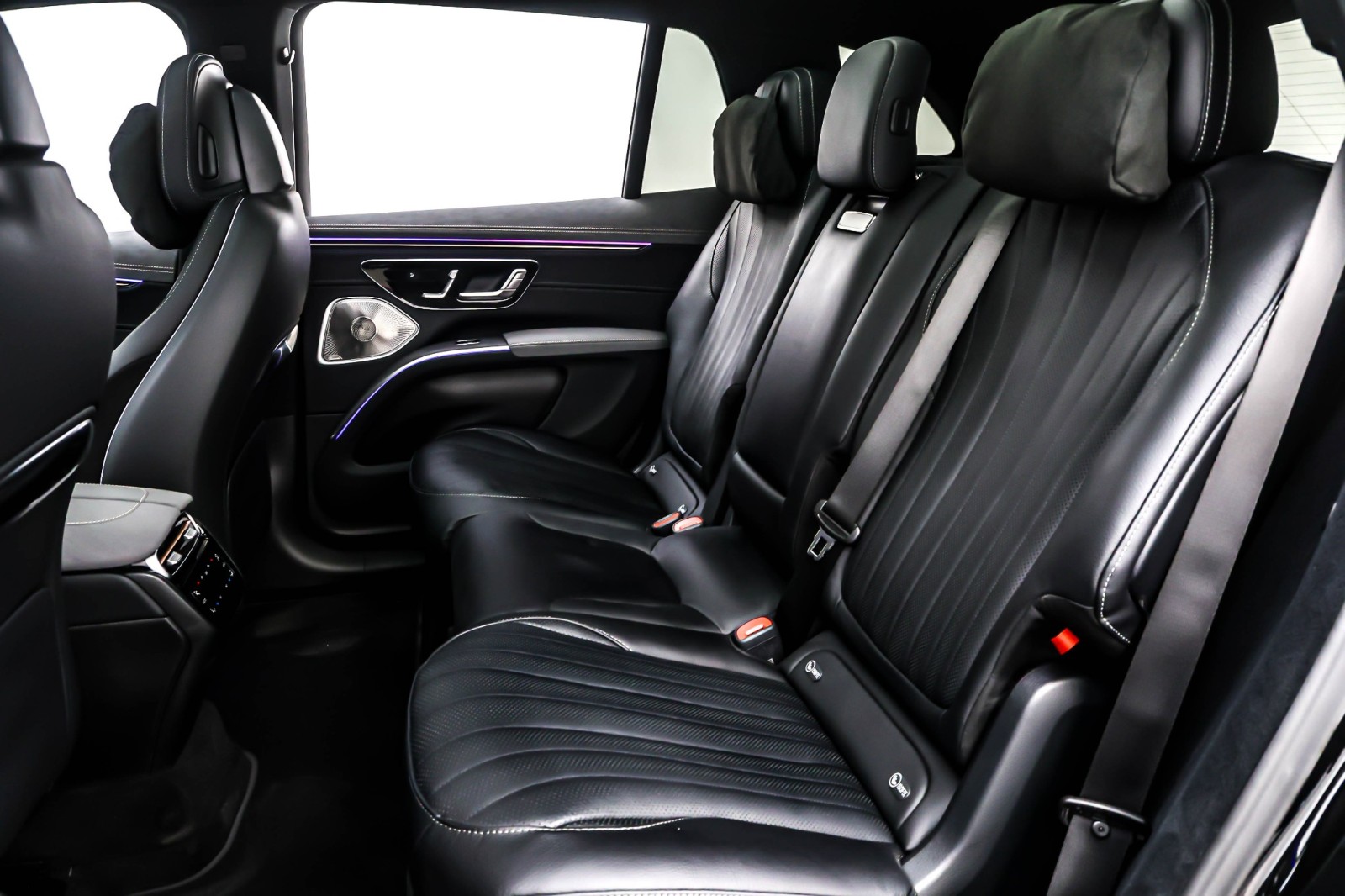 New 2026 Black Mercedes-Benz EQS 400 4MATIC® SUV image 8