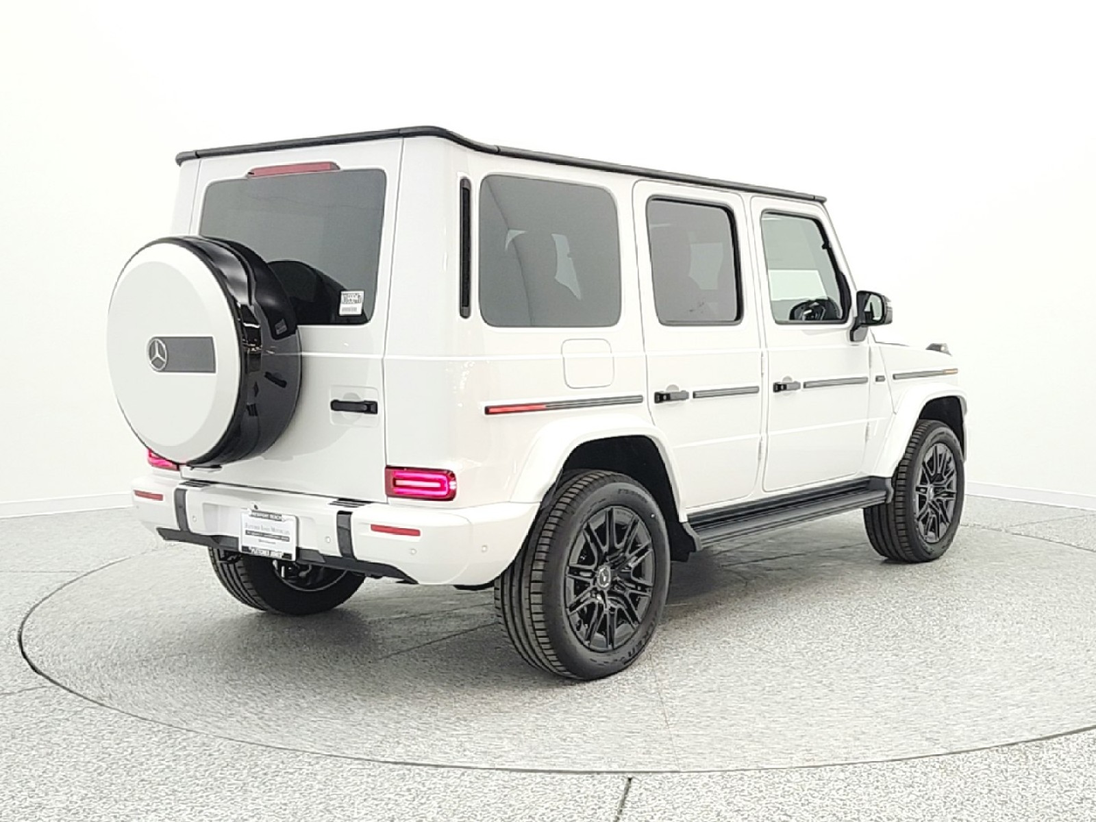 New 2026 MANUFAKTUR Moonlight White Metallic Mercedes-Benz G 580e image 5