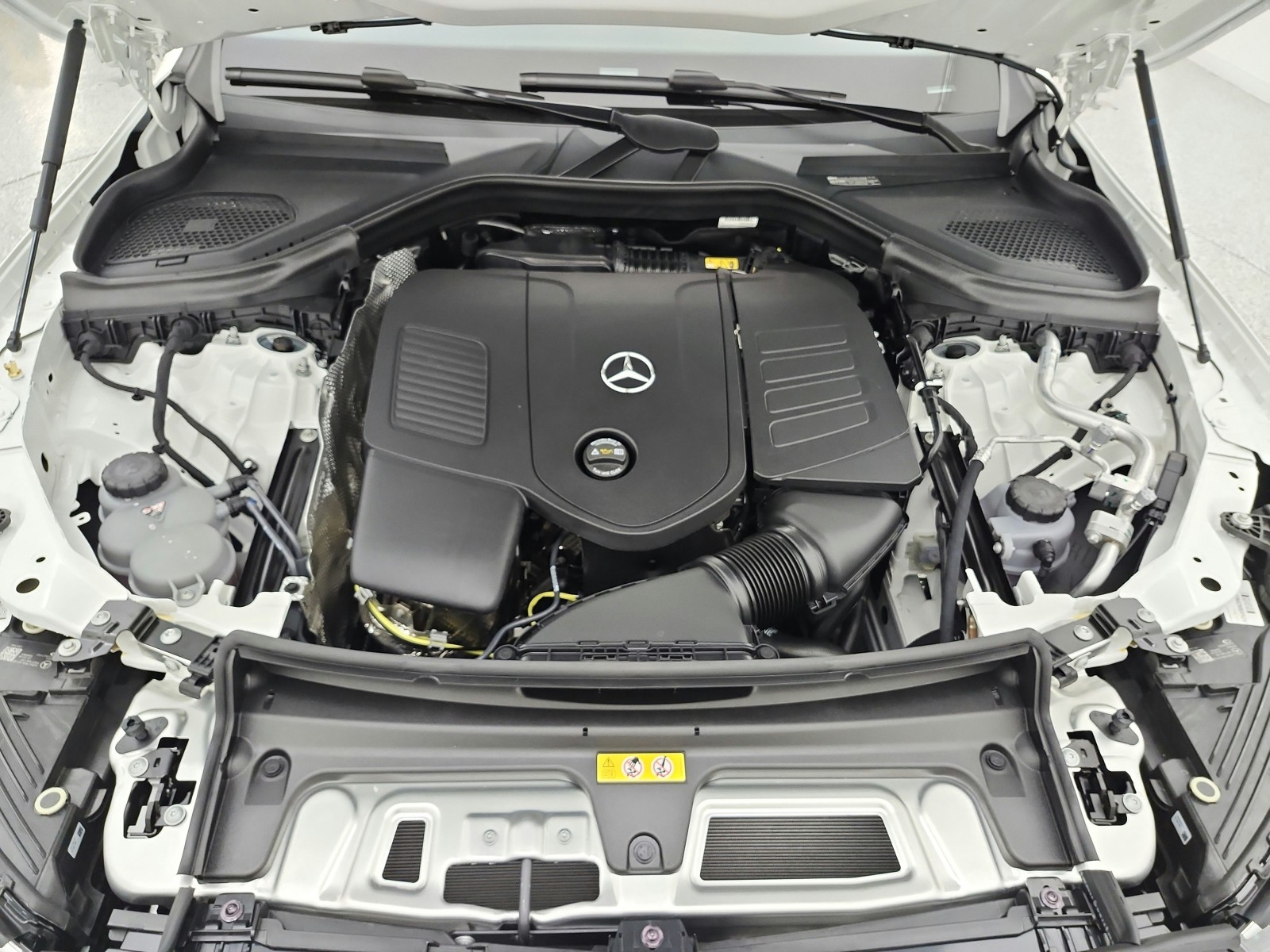 New 2026 Polar White Mercedes-Benz GLC 300 4MATIC® Coupe image 12