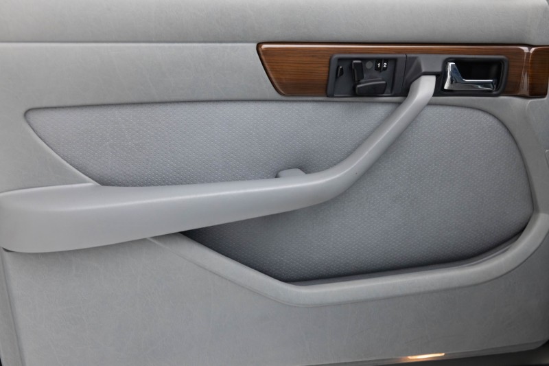 1986 Mercedes-Benz 420-Class 420 SEL in , 