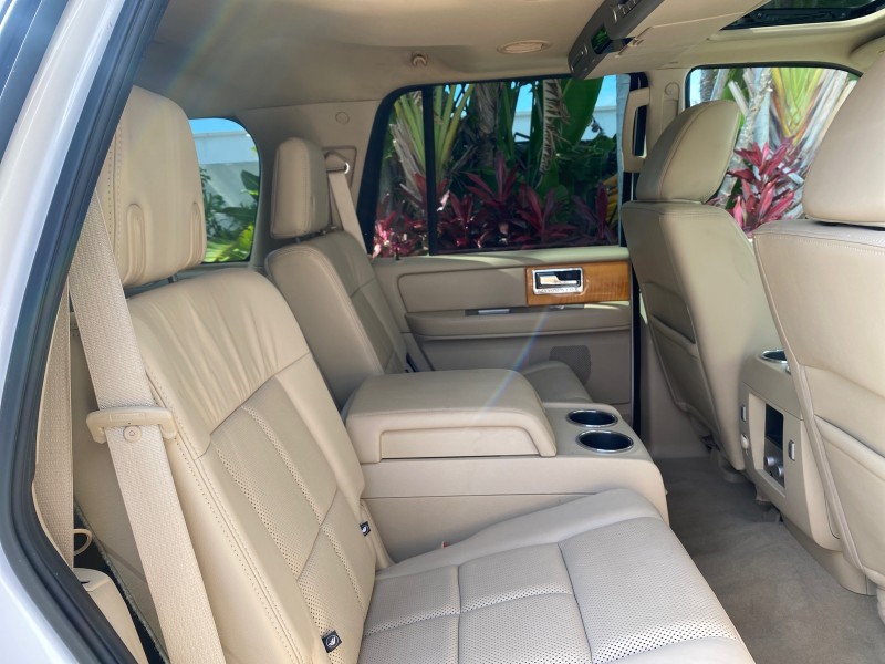 2010 Lincoln Navigator 4WD SUNROOF LOW MILES 31,209 in , 