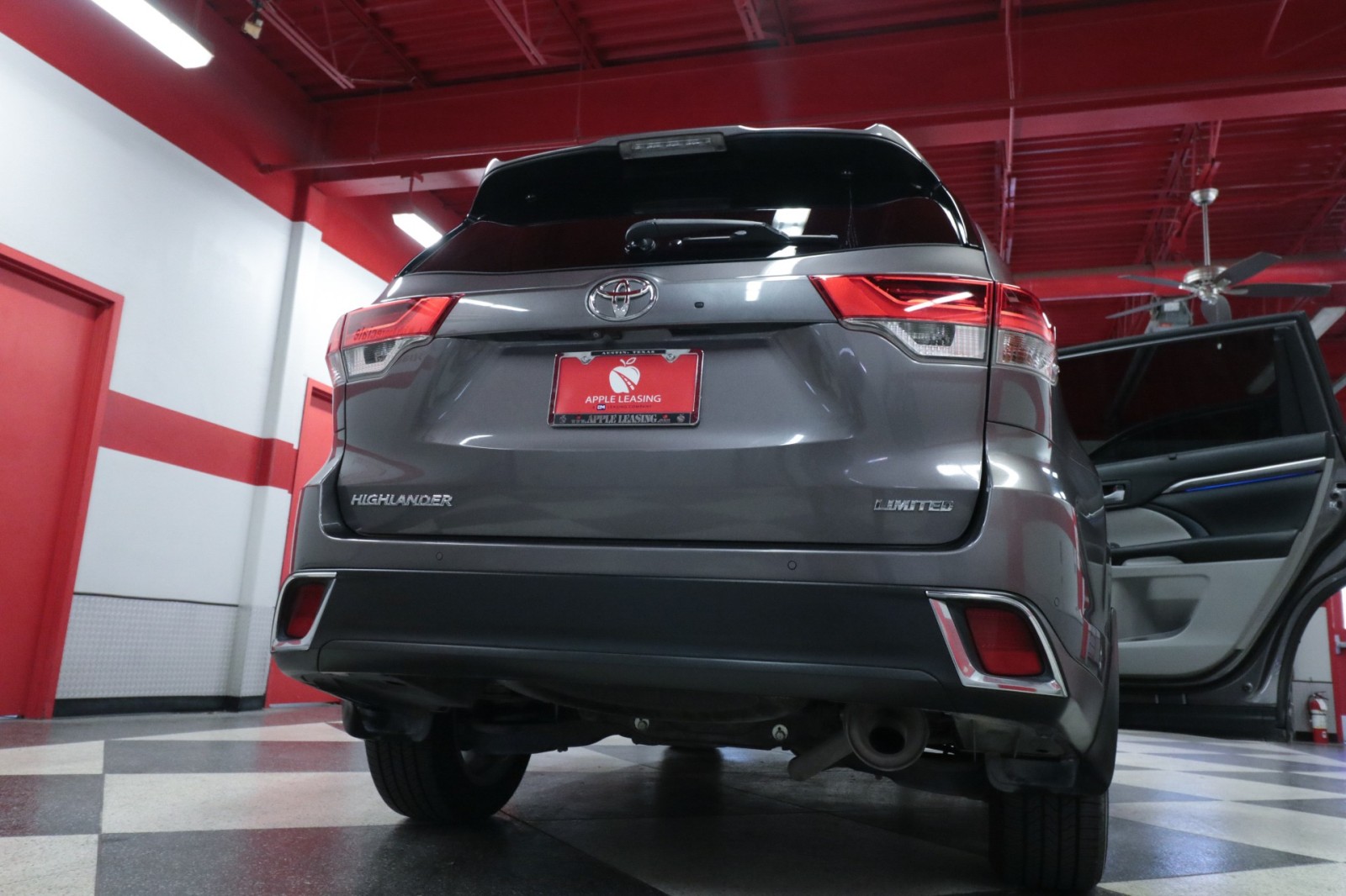 Used Car 2019 Toyota Highlander  Limited Platinum For Sale Under $30,000 In Austin, Texas