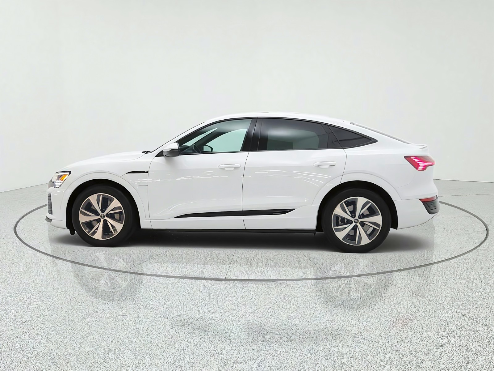 Used 2024 Glacier White Metallic Audi S line Premium image 8