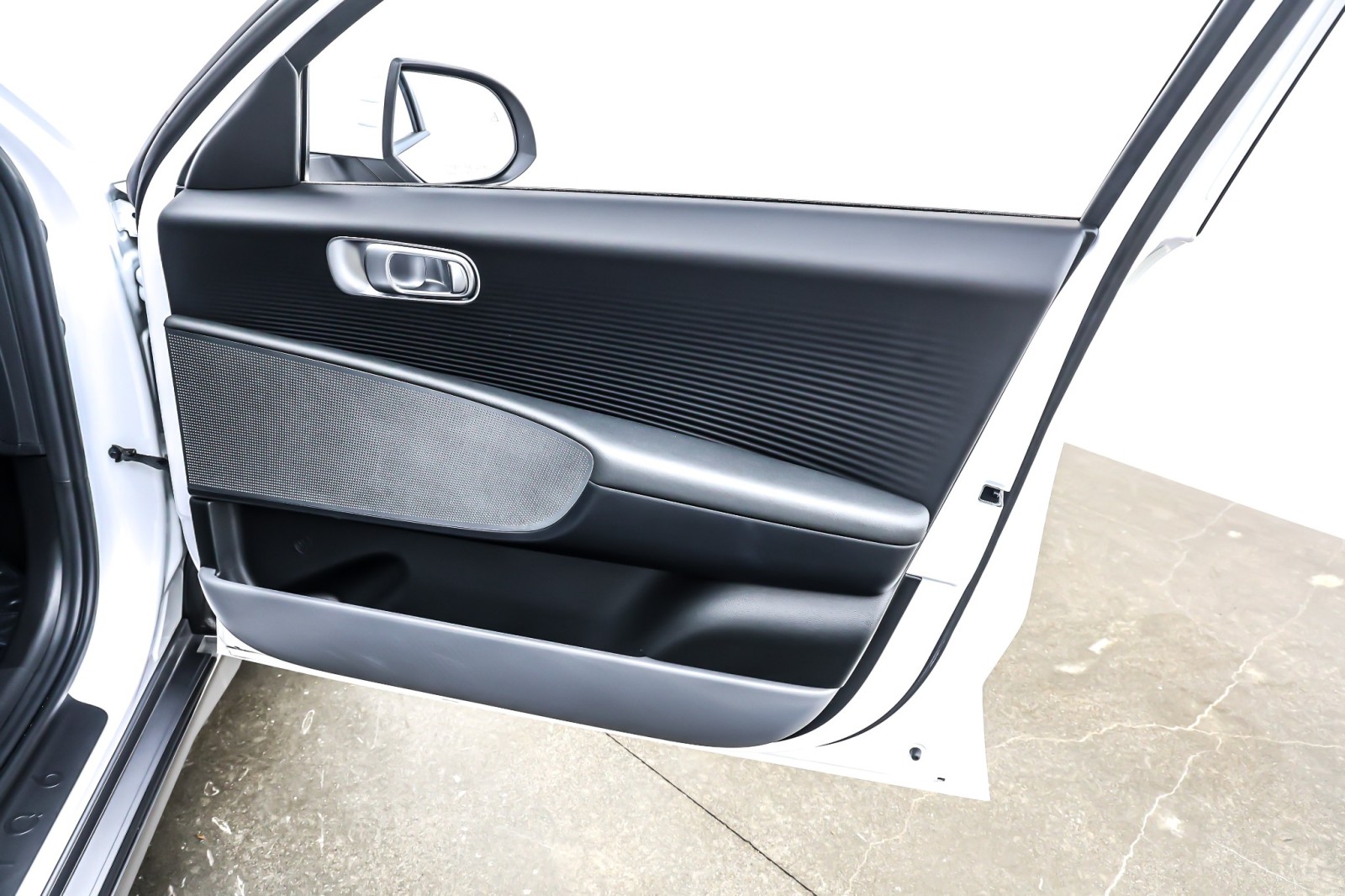 Used 2025 Serenity White Hyundai SE Standard Range RWD image 23