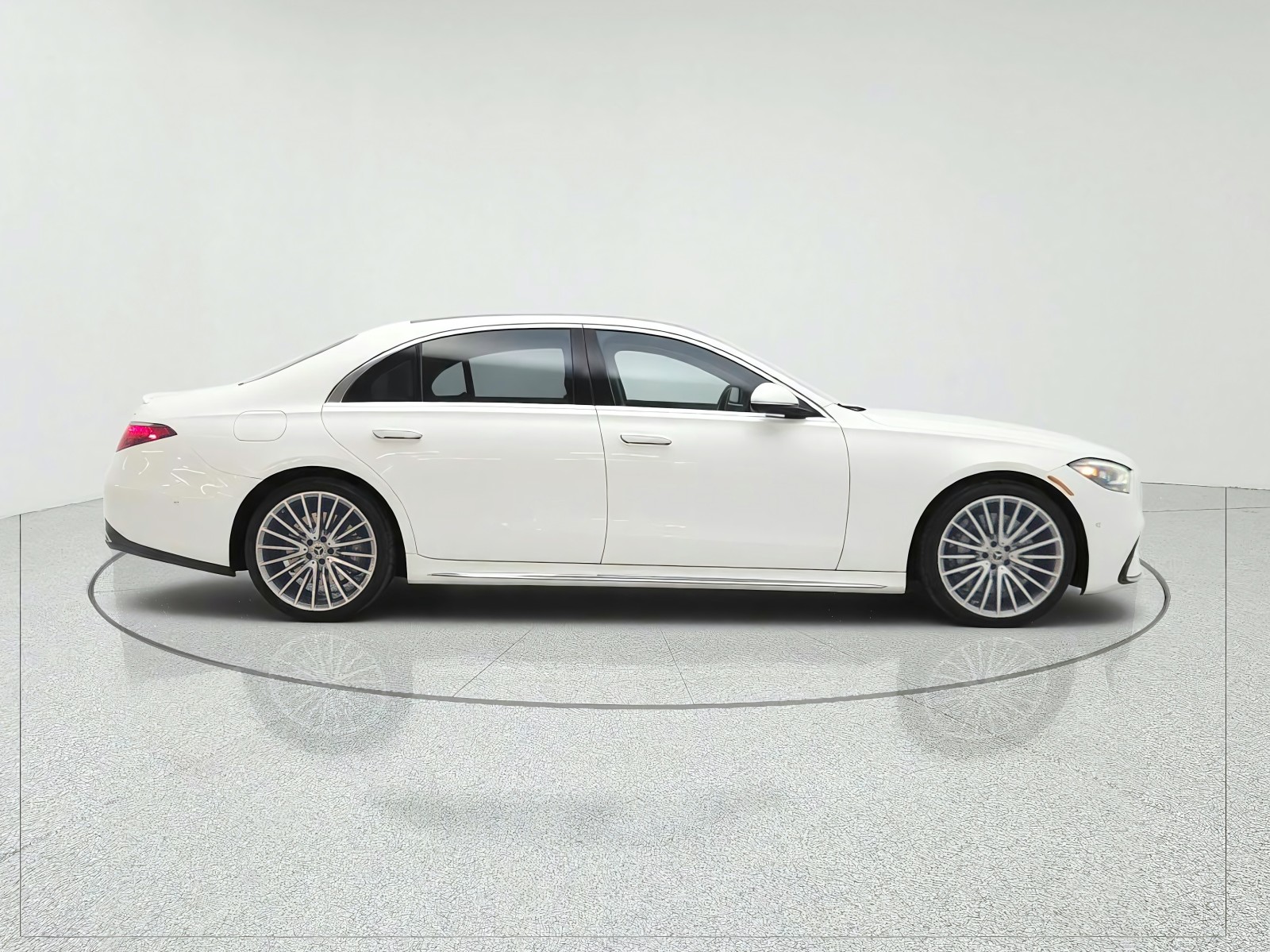 Certified Used 2023 MANUFAKTUR Diamond White Mercedes-Benz S 580 4MATIC® Sedan image 4