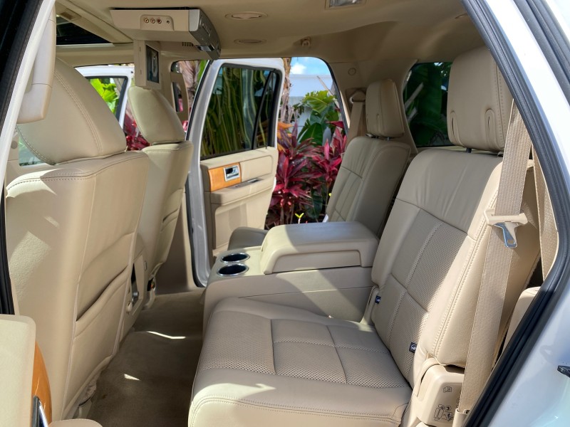 2010 Lincoln Navigator 4WD SUNROOF LOW MILES 31,209 in , 