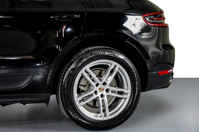 2015 Porsche Macan S 13