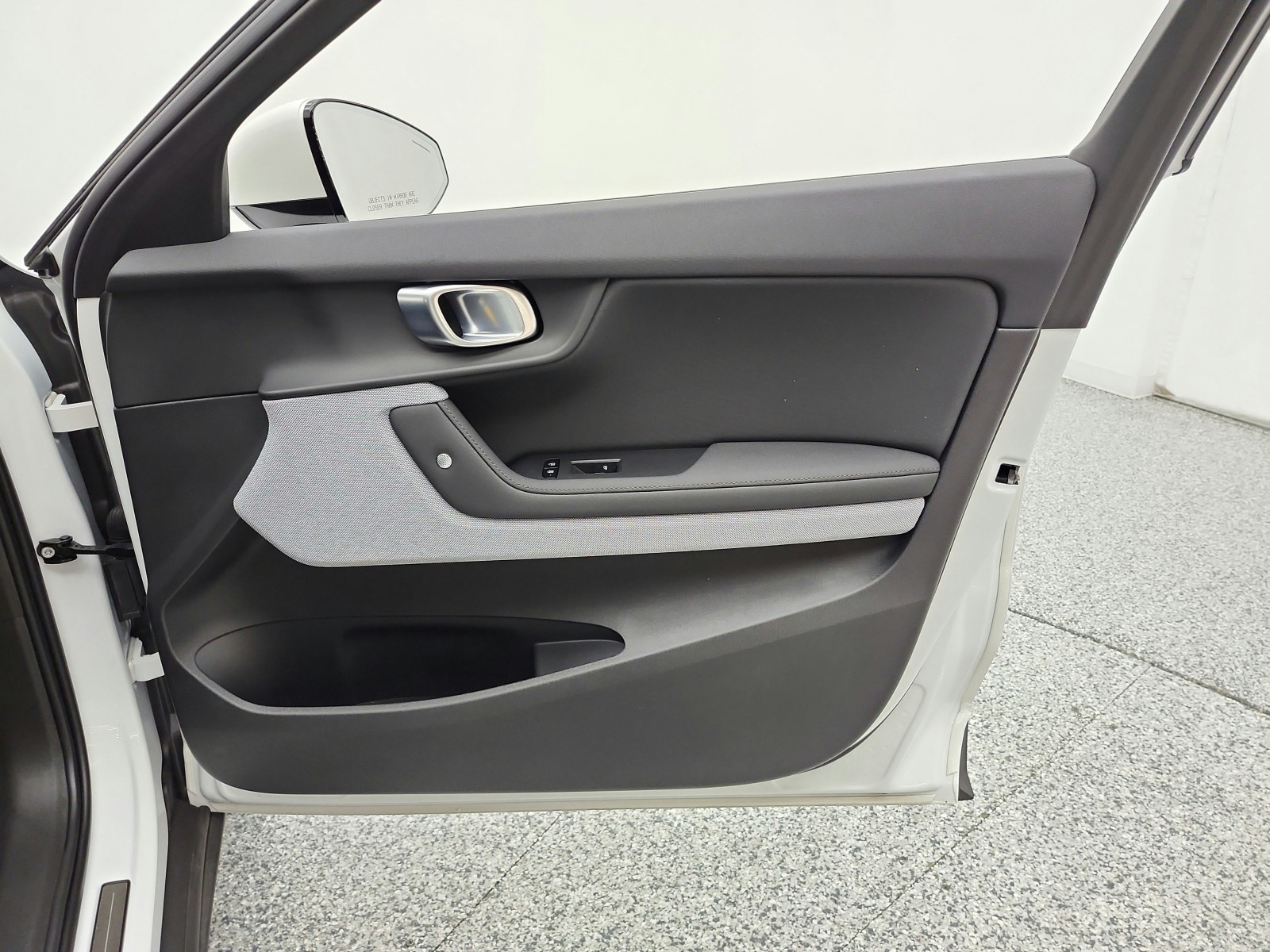 Used 2023 Snow Metallic Polestar Performance Plus image 21