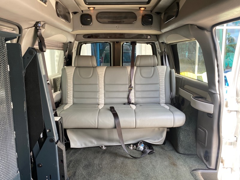 2013 GMC SAVANA HI TOP CONVERSION HANDICAP LIFT LOW MILES 24,857 in , 