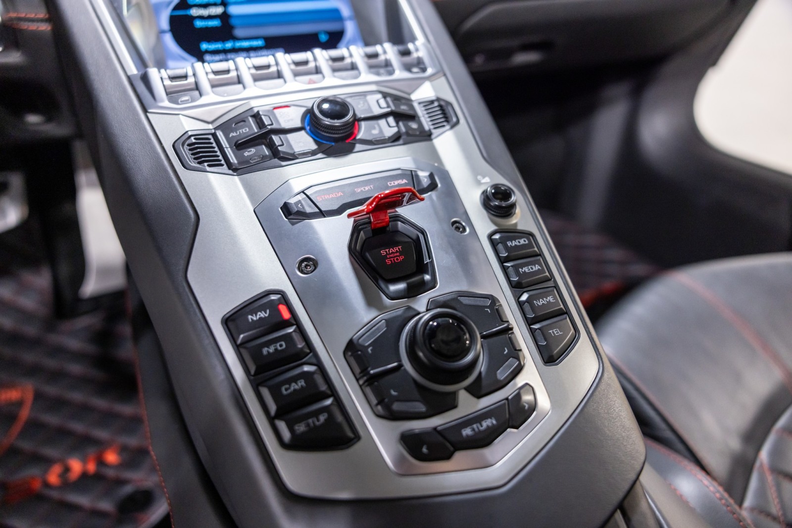 2015 Lamborghini Aventador Roadster LP 700-4 photo 40