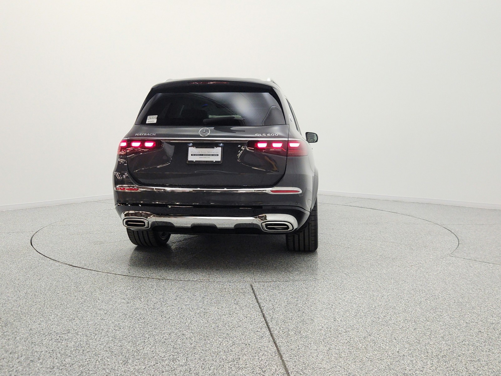 New 2026 MANUFAKTUR Signature Silicon Grey Mercedes-Benz Maybach GLS 600 4MATIC® SUV image 6