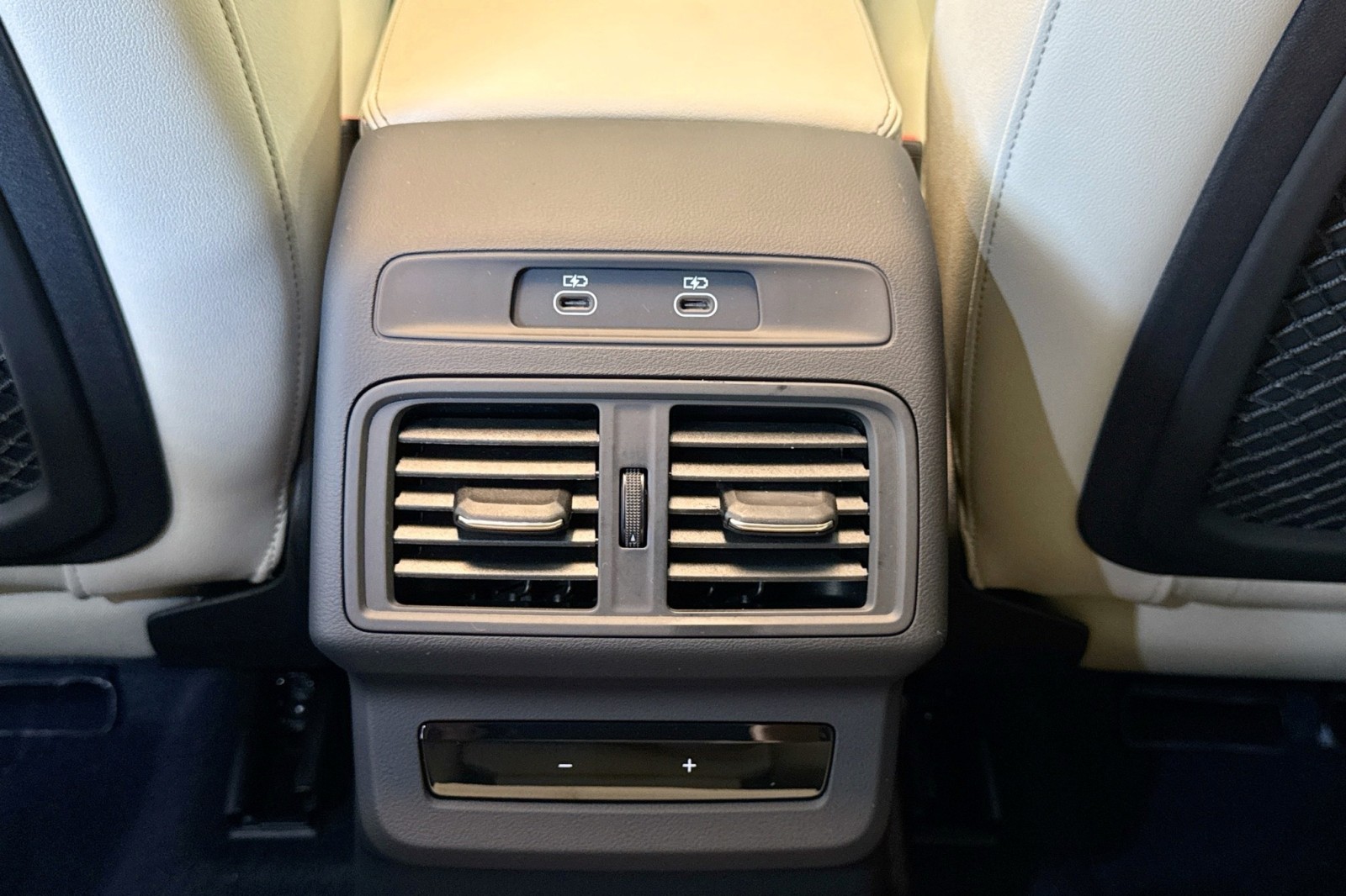 New 2025 Glacier White Metallic Audi Premium Plus 2.0 TFSI quattro image 22