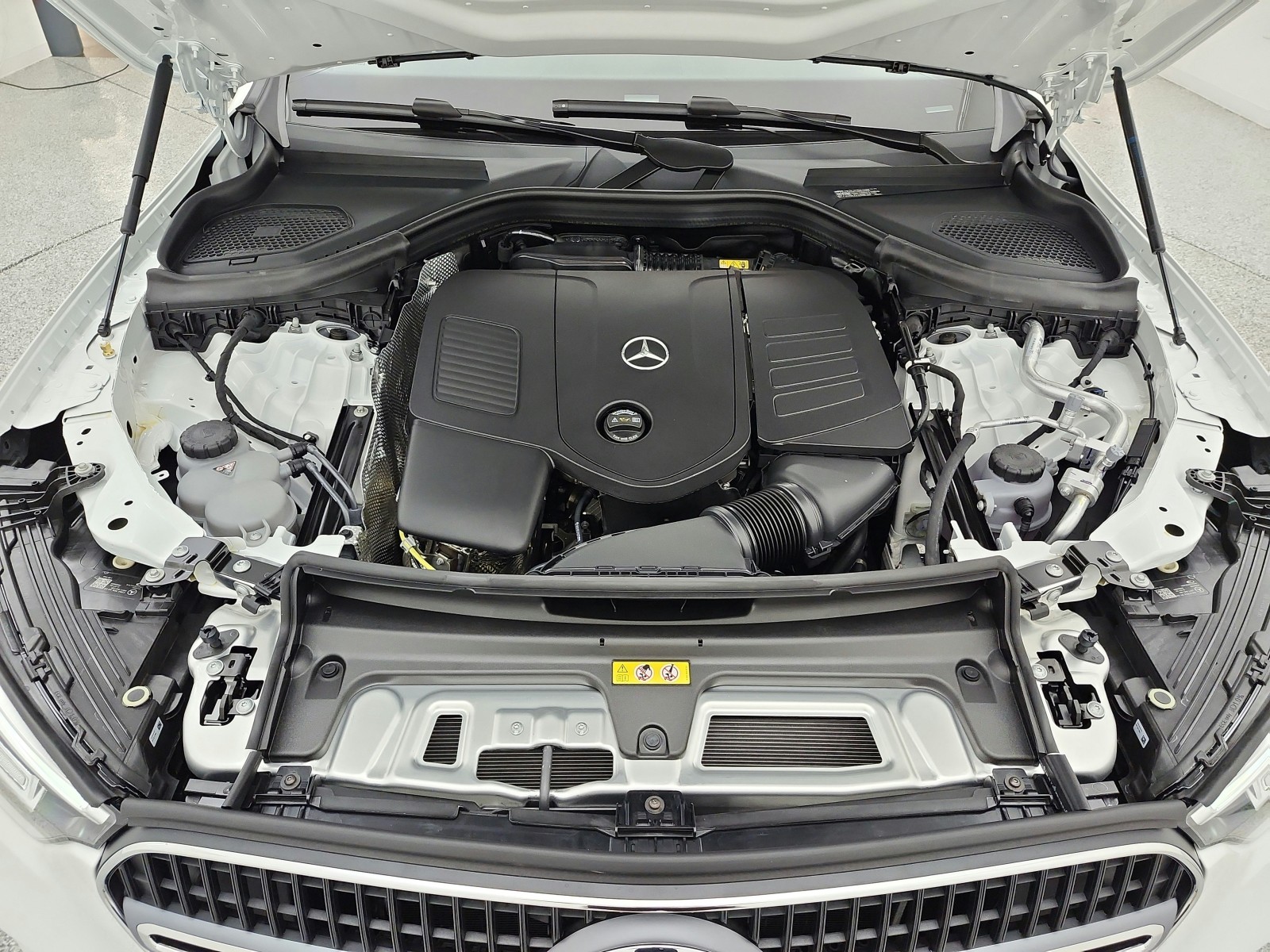 New 2027 Polar White Mercedes-Benz GLC 300 SUV image 12