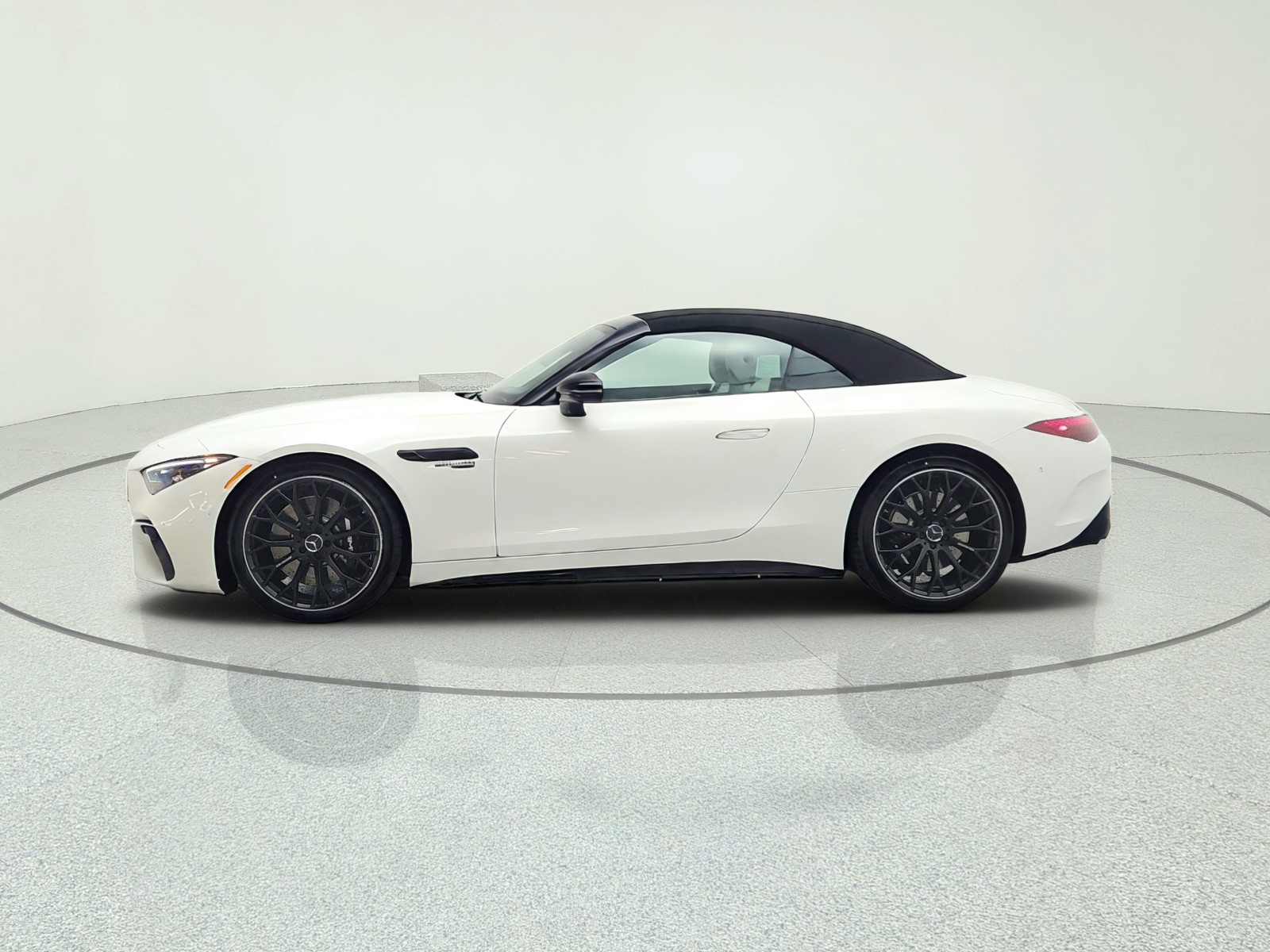 New 2027 MANUFAKTUR Moonlight White Metallic Mercedes-Benz AMG® SL 55 Roadster image 8