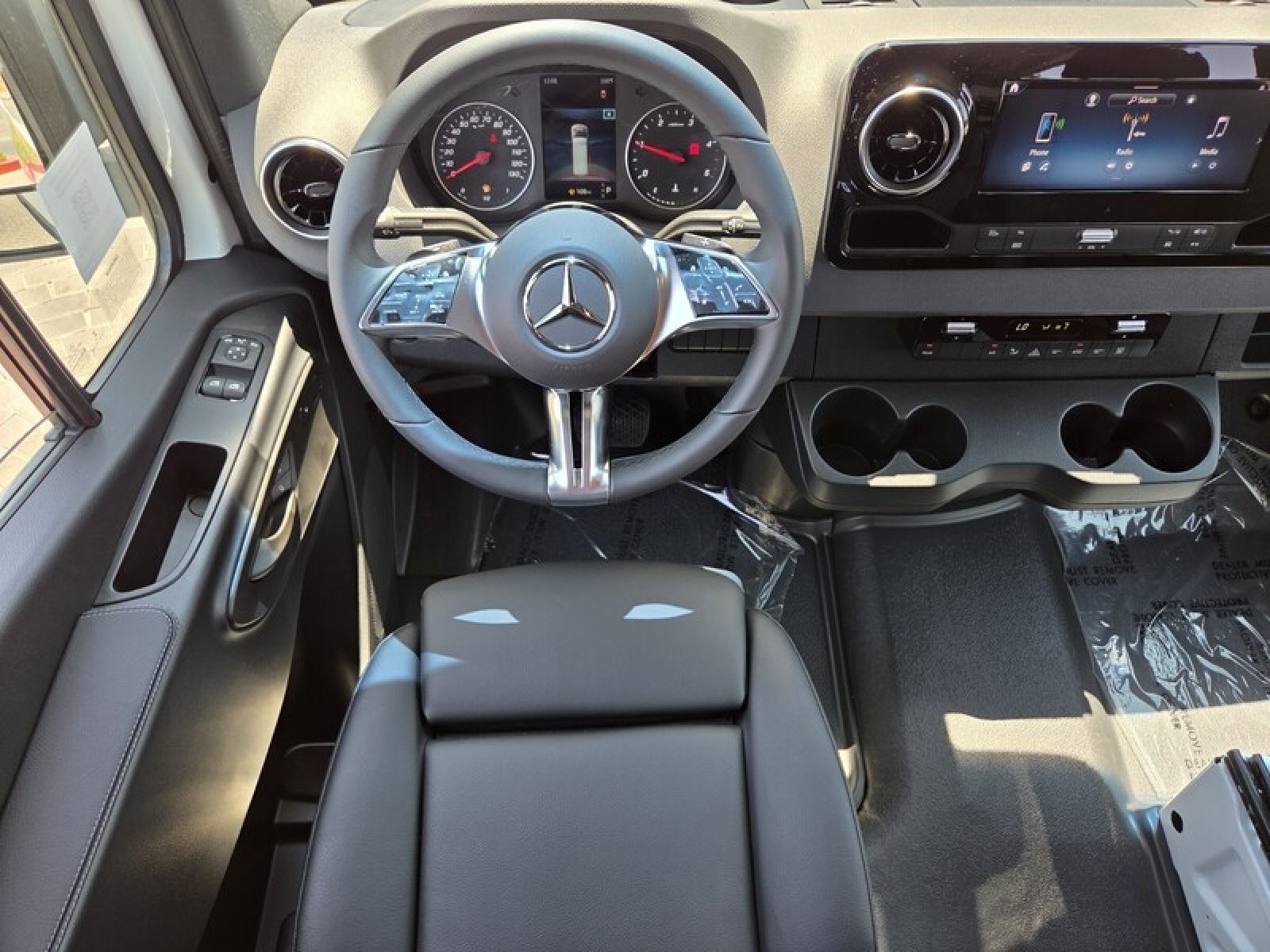 New 2026 ARCTIC WHITE Mercedes-Benz  image 18