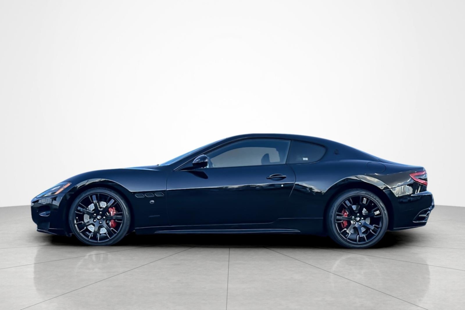 Used 2012 BLACK Maserati S image 2