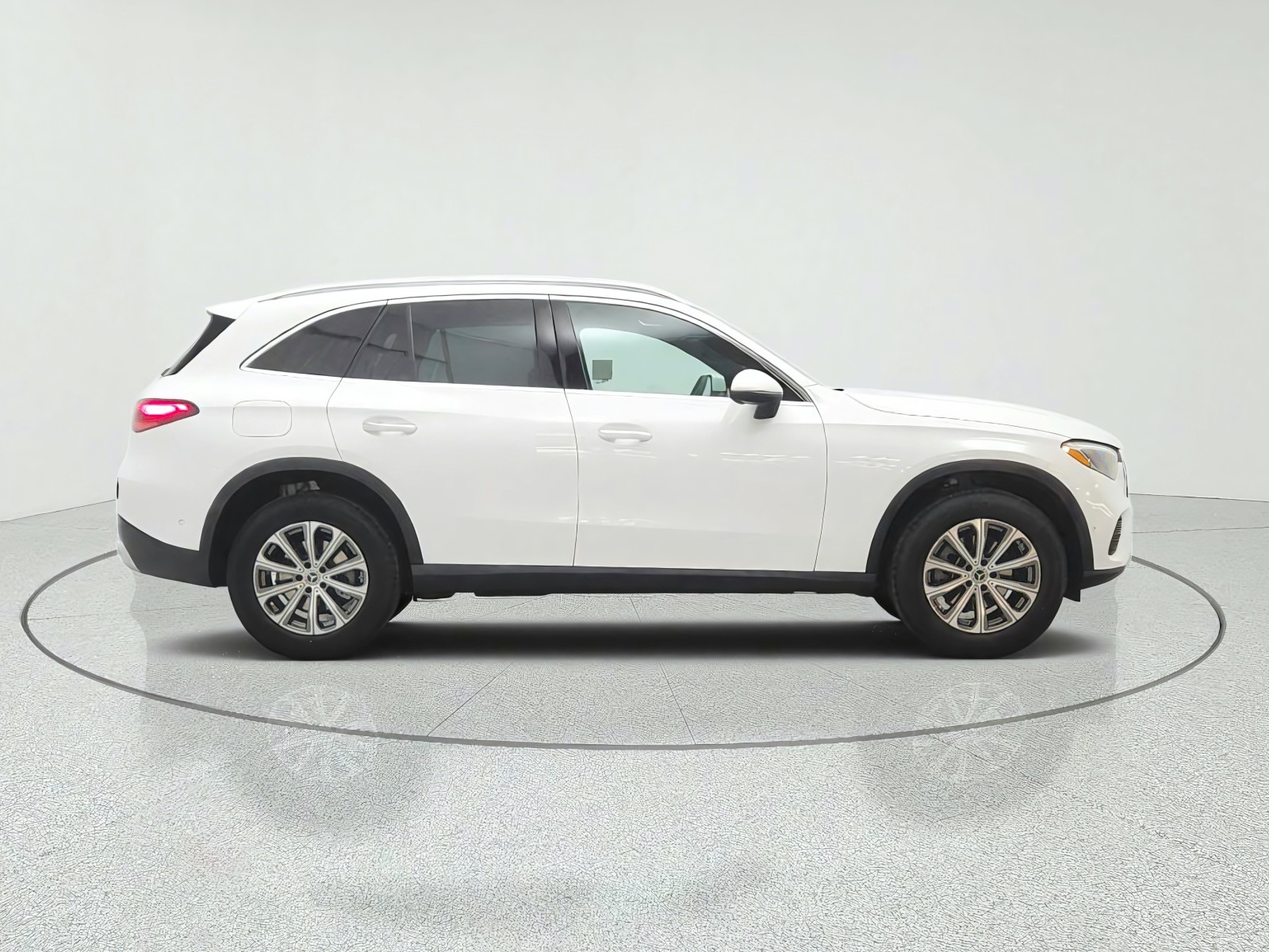 New 2027 Polar White Mercedes-Benz GLC 300 SUV image 4
