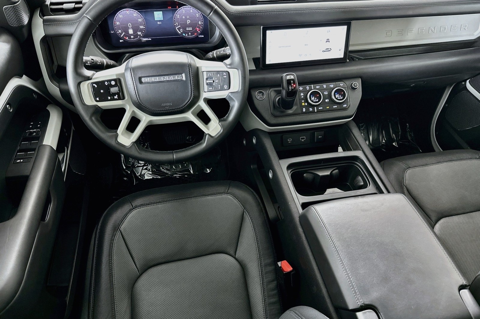 Used 2024 Fuji White Land Rover X-Dynamic SE image 5