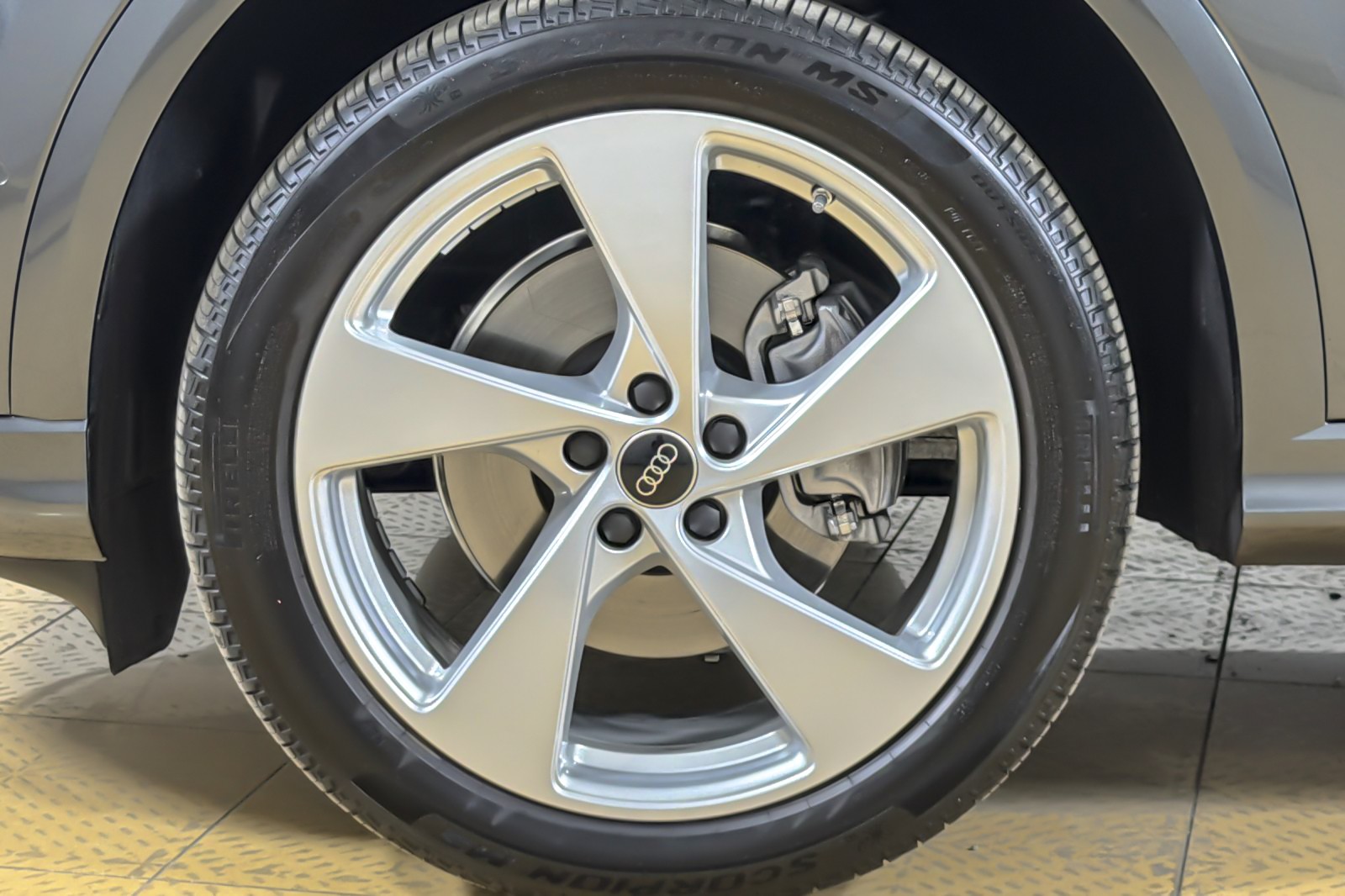 Used 2026 Daytona Gray Pearl Effect Audi Premium Plus 2.0 TFSI quattro image 25