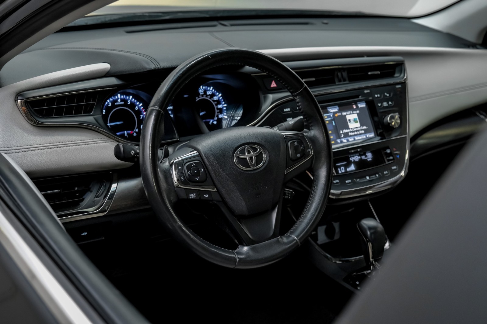 2016 Toyota Avalon XLE Plus 17