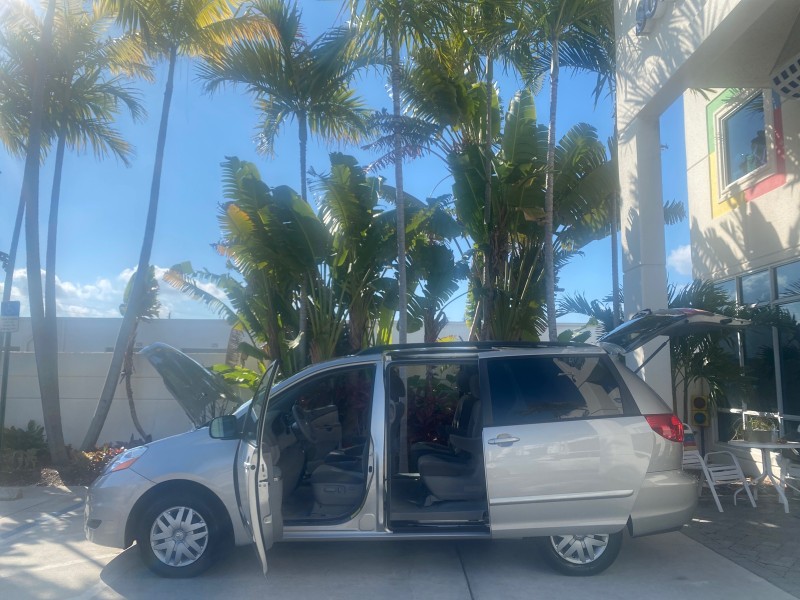 2010 Toyota Sienna LE LOW MILES 41,871 1 OWNER 7 PASSENGER in , 