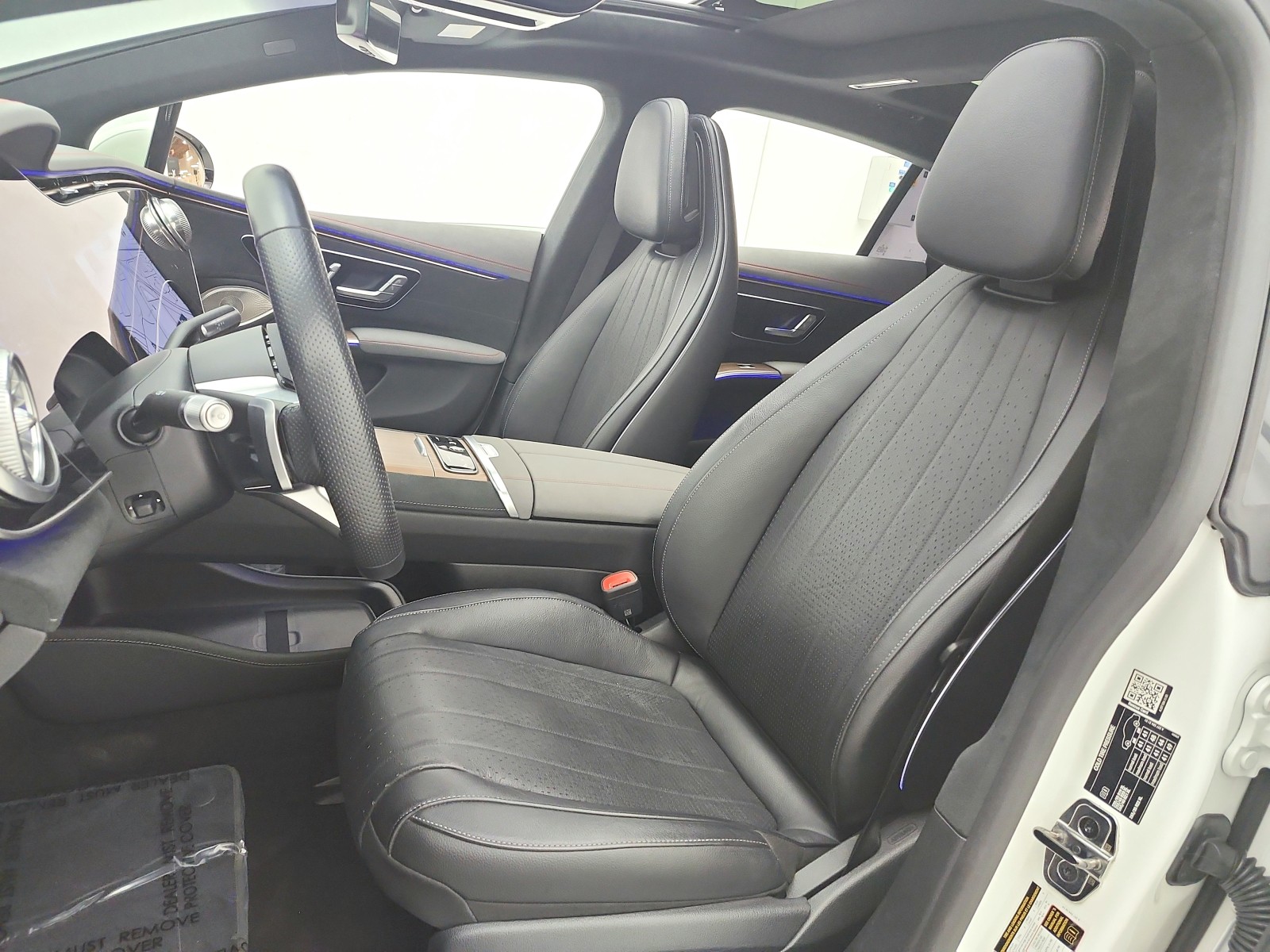 Certified Used 2023 MANUFAKTUR Diamond White Mercedes-Benz EQS 580 4MATIC® Sedan image 13