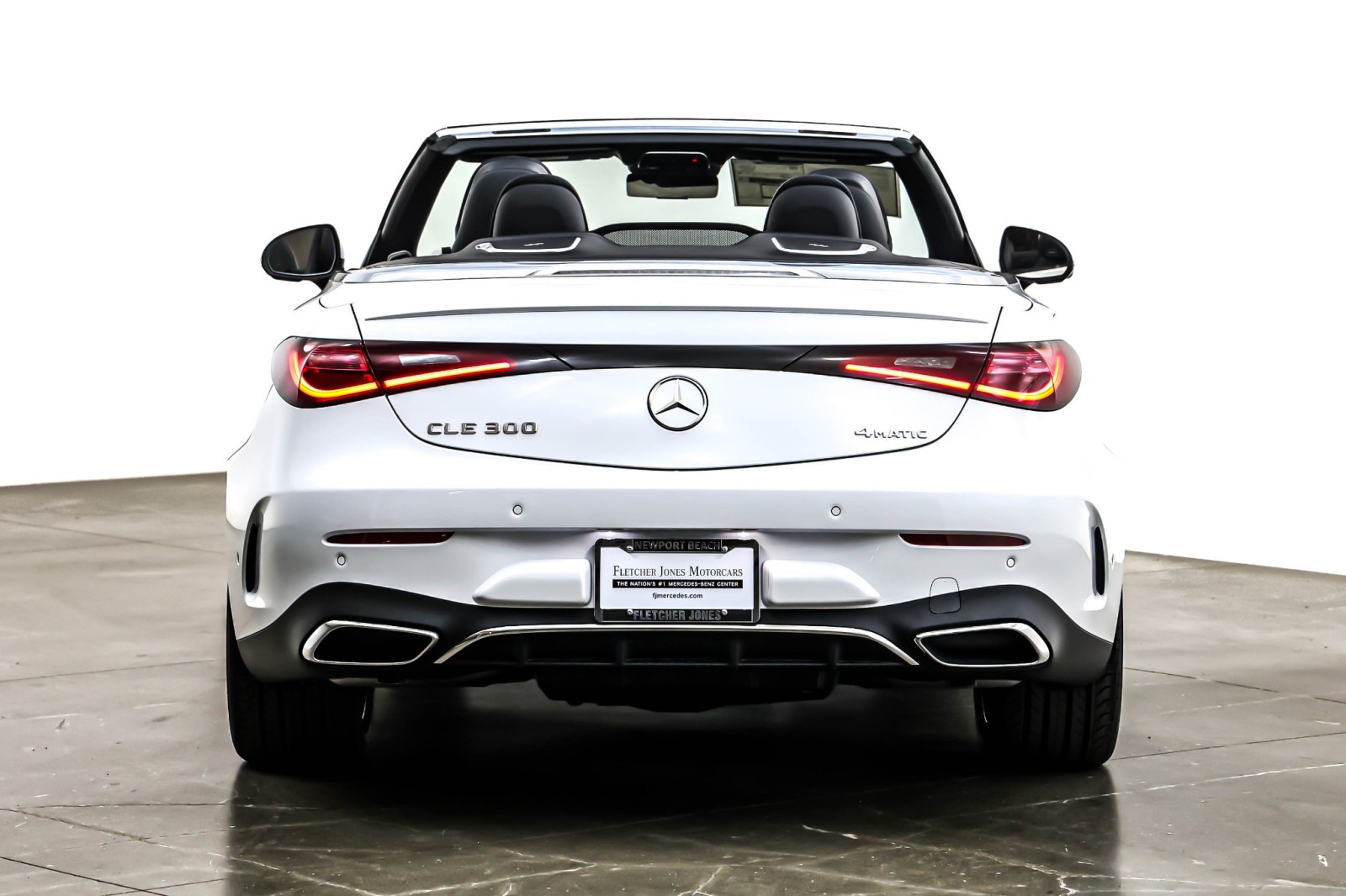 New 2026 MANUFAKTUR Moonlight White Metallic Mercedes-Benz CLE 300 image 4