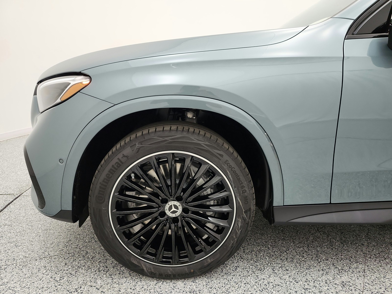 New 2027 Verde Silver Metallic Mercedes-Benz GLC 300 SUV image 13