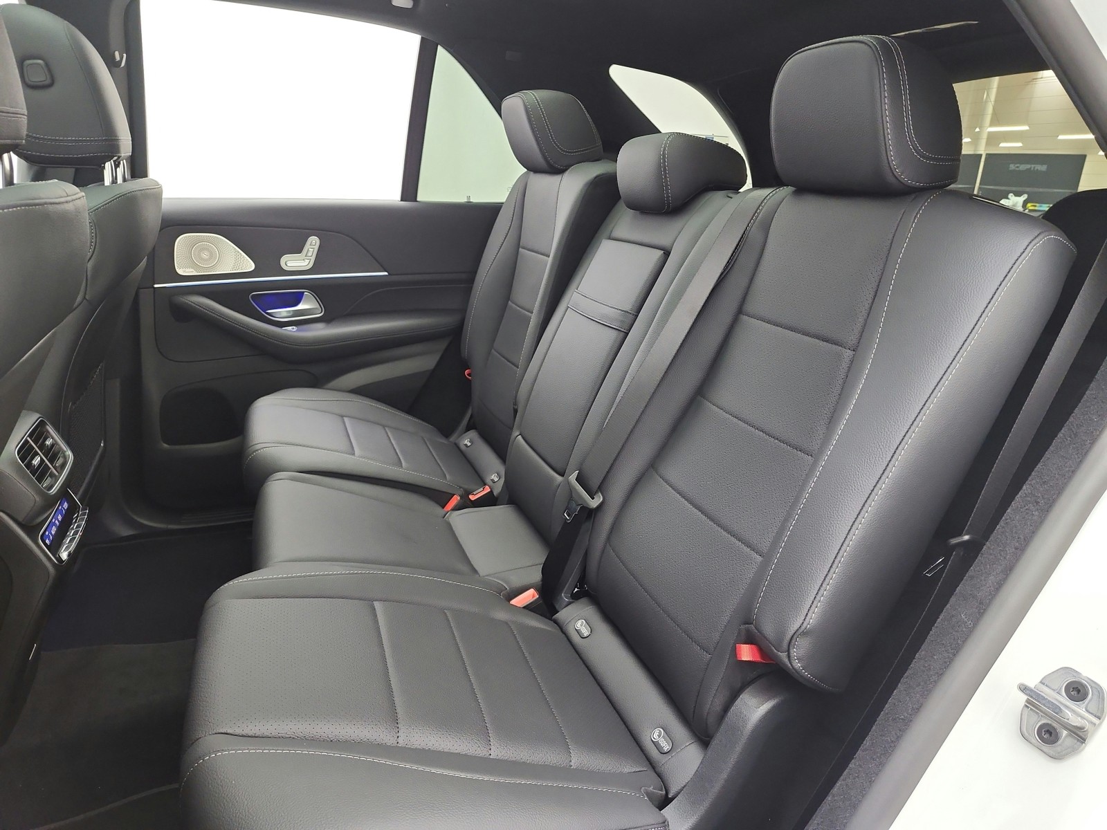New 2026 Polar White Mercedes-Benz GLE 450 4MATIC® SUV image 11