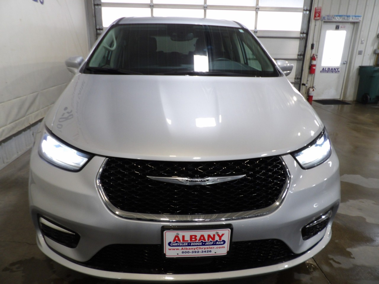 View vehicle photo 2