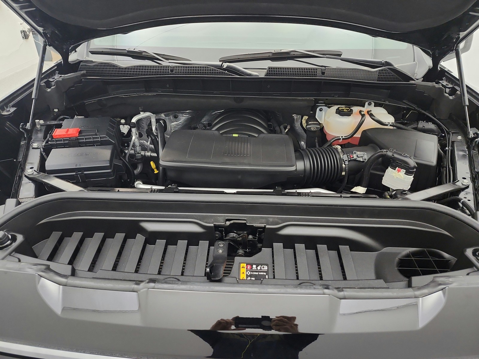 Used 2025 Onyx Black GMC 4WD Crew Cab 147 AT4 image 16