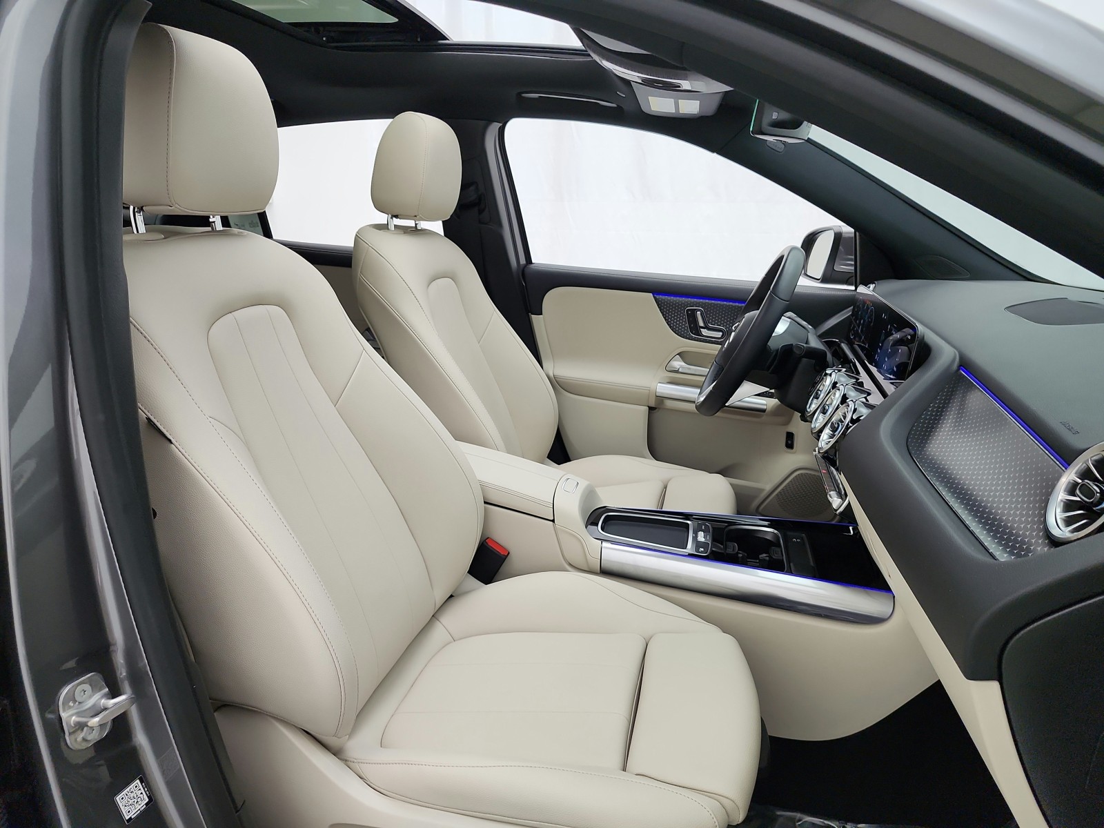 Used 2025 Mountain Grey Metallic Mercedes-Benz GLA 250 SUV image 19