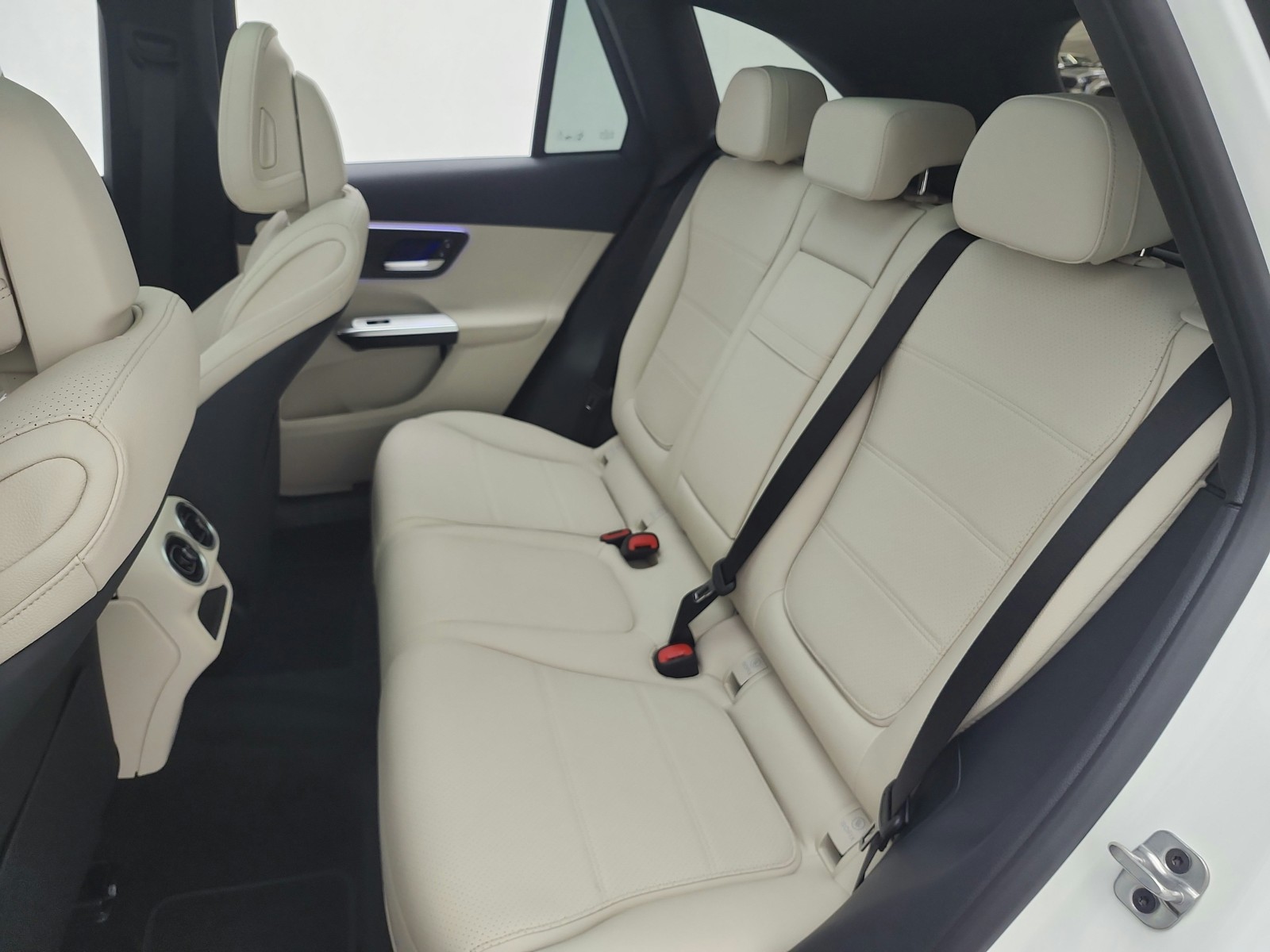 New 2026 Polar White Mercedes-Benz GLC 300 image 12