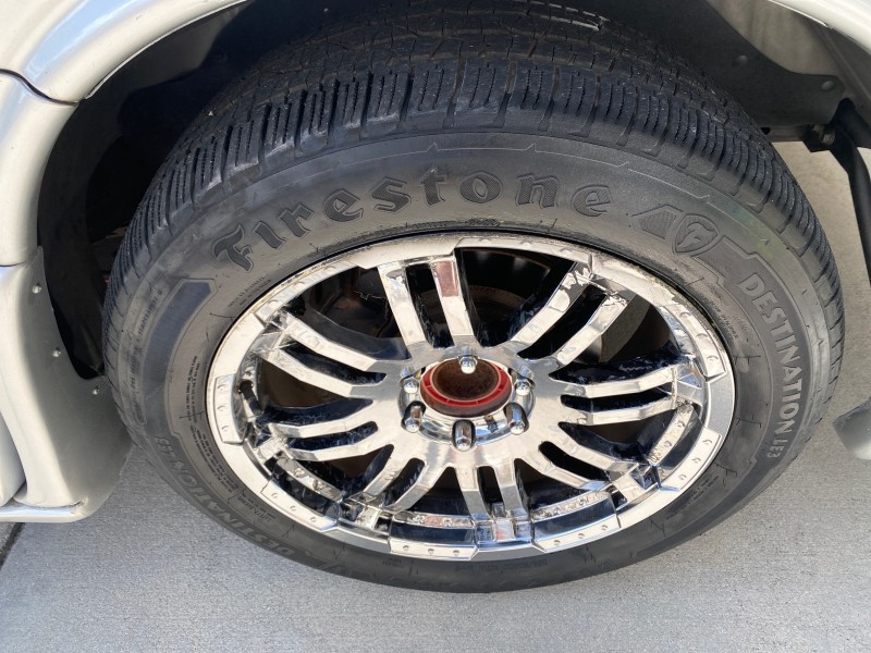 2013 GMC SAVANA HI TOP CONVERSION HANDICAP LIFT LOW MILES 24,857 in , 
