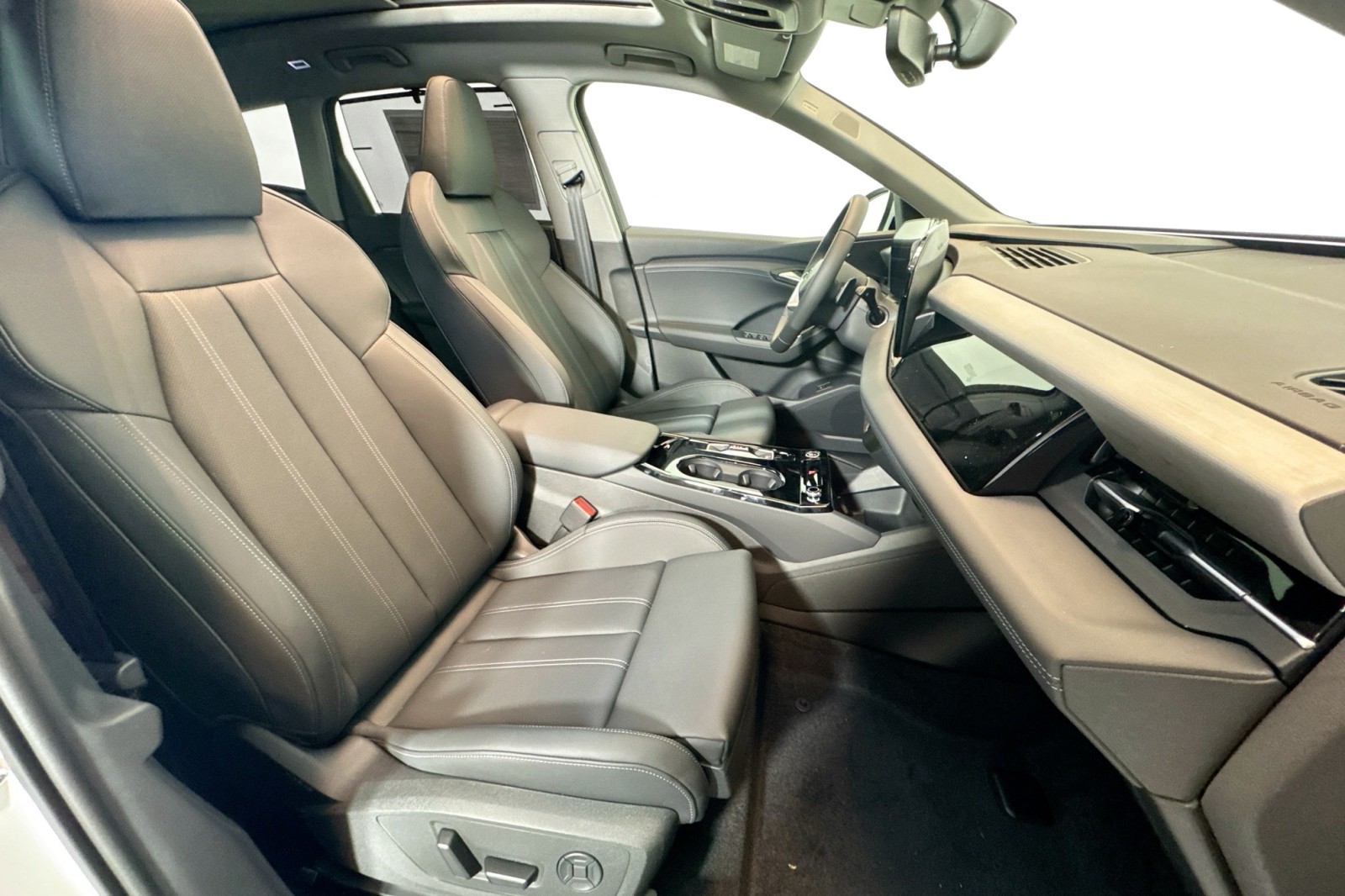 New 2025 Glacier White Metallic Audi Premium Plus quattro image 25