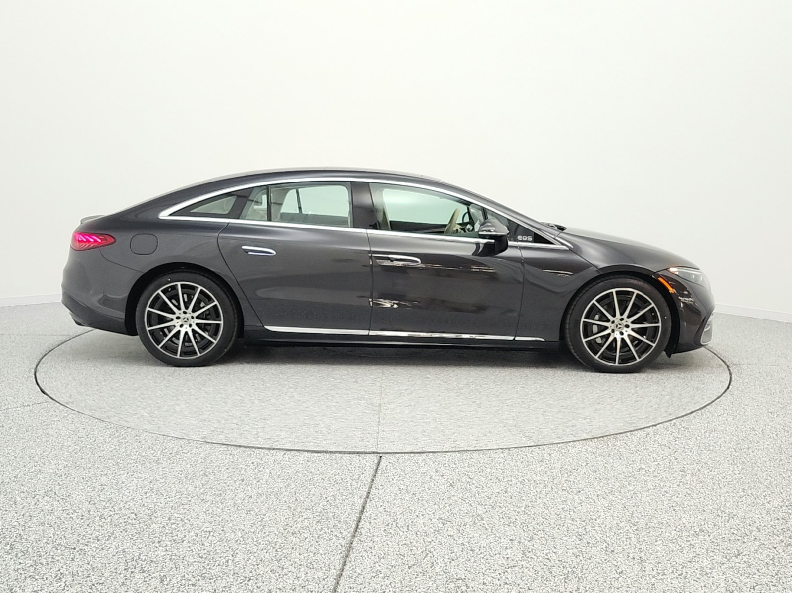 Used 2022 Graphite Grey Metallic Mercedes-Benz EQS 580 4MATIC® Sedan image 4