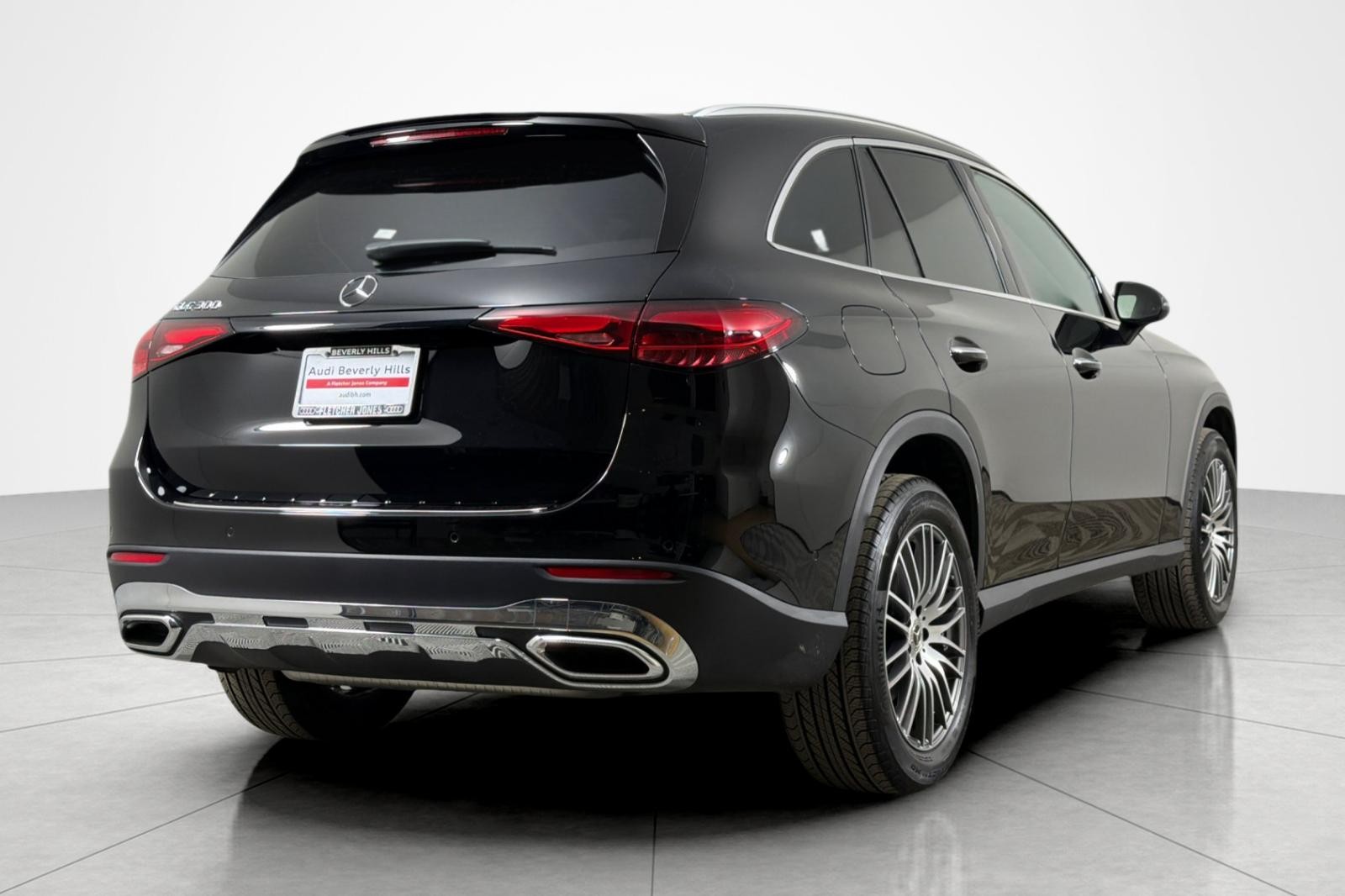 Used 2025 Black Mercedes-Benz GLC 300 SUV image 5