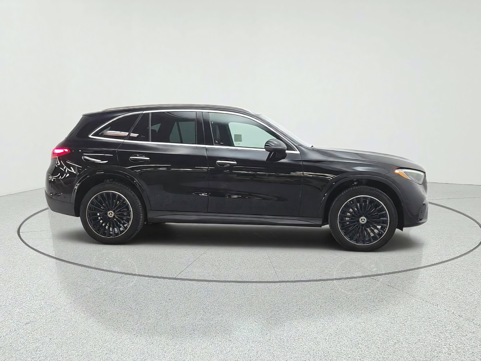 New 2027 Black Mercedes-Benz GLC 300 SUV image 4