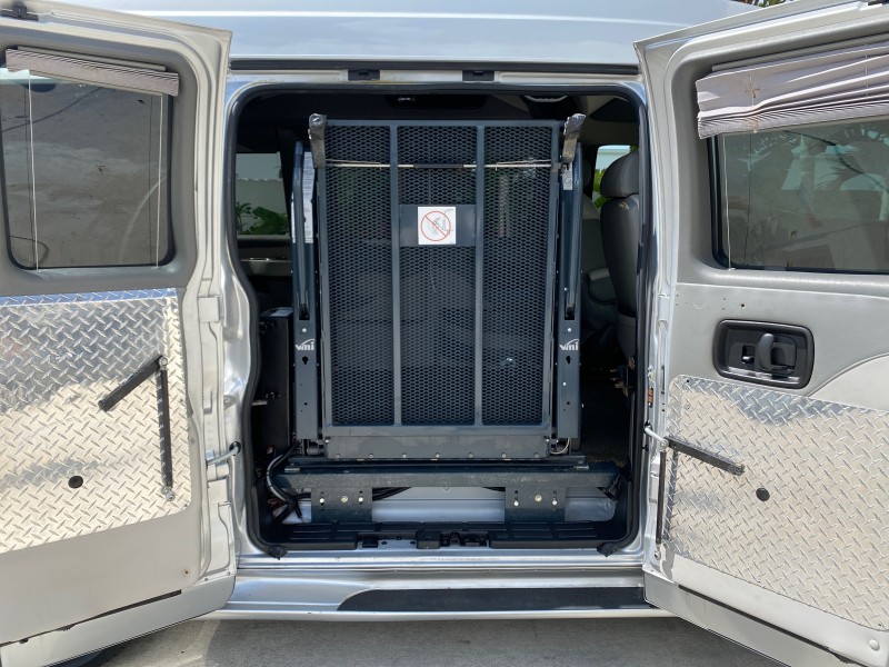 2013 GMC SAVANA HI TOP CONVERSION HANDICAP LIFT LOW MILES 24,857 in , 