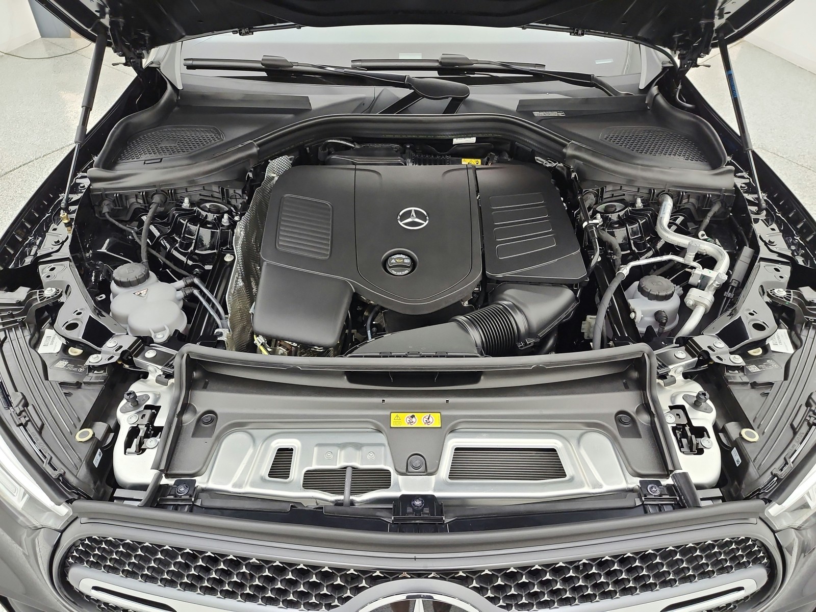 New 2027 Black Mercedes-Benz GLC 300 SUV image 12