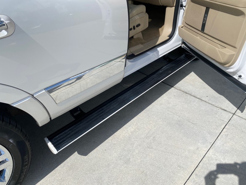 2010 Lincoln Navigator 4WD SUNROOF LOW MILES 31,209 in , 